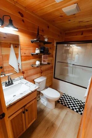 Cabin, Multiple Beds, Hot Tub (Hidden Hills Retreat) | Bathroom