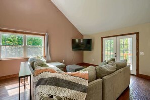 Cabin, Multiple Beds, Hot Tub (Tranquil Heights) | Living area | TV