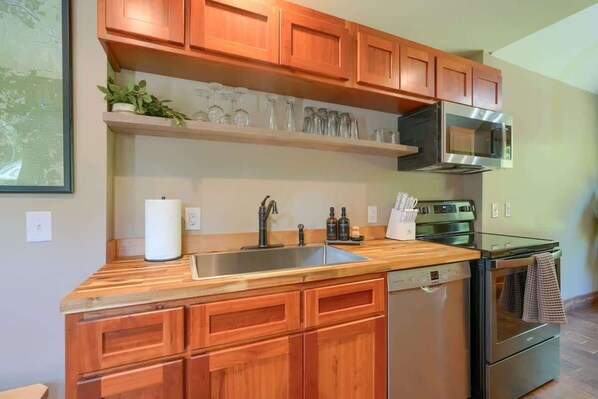 Cabin, Multiple Beds, Hot Tub (Tranquil Heights) | Private kitchen | Fridge, microwave, oven, stovetop