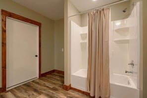 Cabin, Multiple Beds, Hot Tub (Tranquil Heights) | Bathroom | Designer toiletries