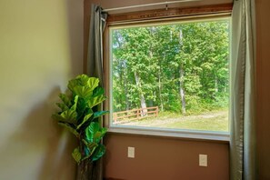 Kabin, Beberapa Tempat Tidur, hot tub (Tranquil Heights) | Pemandangan dari kamar