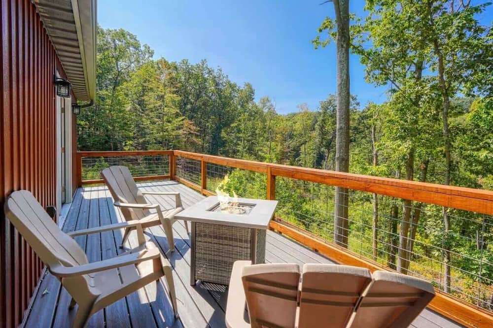 Tranquil Heights Cabin In Hocking Hills- HOT Tub! - Hamden, OH
