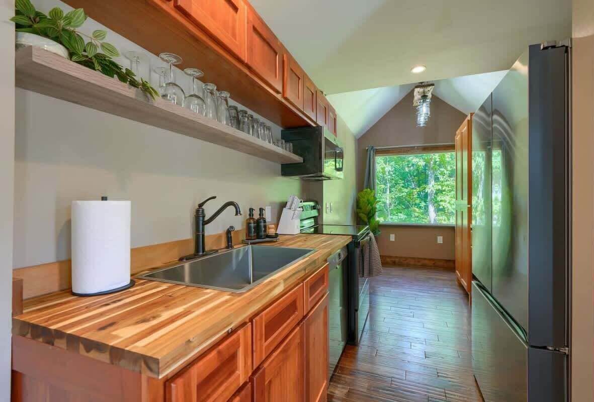 Cabin, nhiều giường, bồn tắm nước nóng (Tranquil Heights) | Bếp riêng | Dụng cụ pha cà phê/trà 