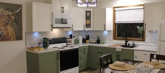 Modern Escape in the heart of Garden City!