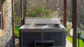 Tina de hidromasaje al aire libre