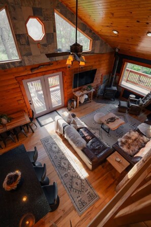 キャビン ベッド (複数台) スパ浴槽 (O'Hara) | リビング エリア | 暖炉