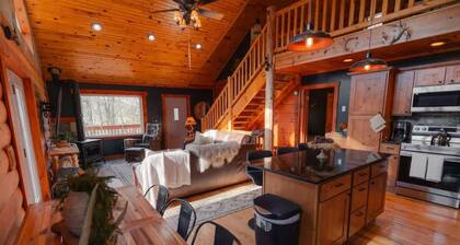 Cozy Cabin With Hot Tub - Near all in Hocking Hills
