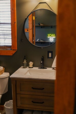 Cabin, Multiple Beds, Hot Tub (O'Hara) | Bathroom | Towels