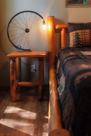 Cabin, 2 Queen Beds, Hot Tub (Rocky Ridge) | 2 bedrooms, individually decorated, individually furnished, bed sheets - Cheerful Two Bdrm Cabin With Hot Tub & Pet Friendly (Rockbridge)