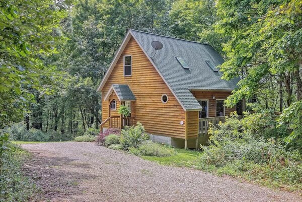 Cheerful Two Bdrm Cabin With Hot Tub & Pet Friendly - Tar Hollow State Park, Laurelville