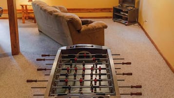 Cabin, 2 Queen Beds, Hot Tub (Rocky Ridge) | Game room