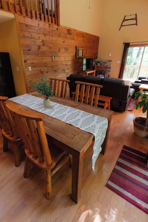 Cabin, 2 Queen Beds, Hot Tub (Rocky Ridge) | Dining
