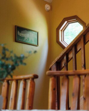 Cabin, 2 Queen Beds, Hot Tub (Rocky Ridge) | Interior - Cheerful Two Bdrm Cabin With Hot Tub & Pet Friendly (Rockbridge)