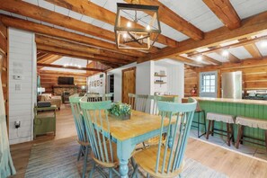 Cabin, Multiple Beds, Hot Tub (Pine Ridge Cabin) | Dining