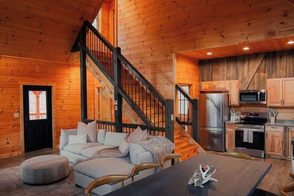 Cabin, Multiple Beds, Hot Tub (Memories at Hillside) | Interior