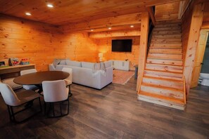 Cabin, Multiple Beds, Hot Tub (Memories at Hillside) | Interior