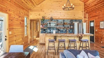 Hytte, 1 kingsize-seng, spabadekar (Fern Villa) | Innvendig