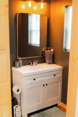 Cabin, Multiple Beds, Patio (The Treetop) | Bathroom