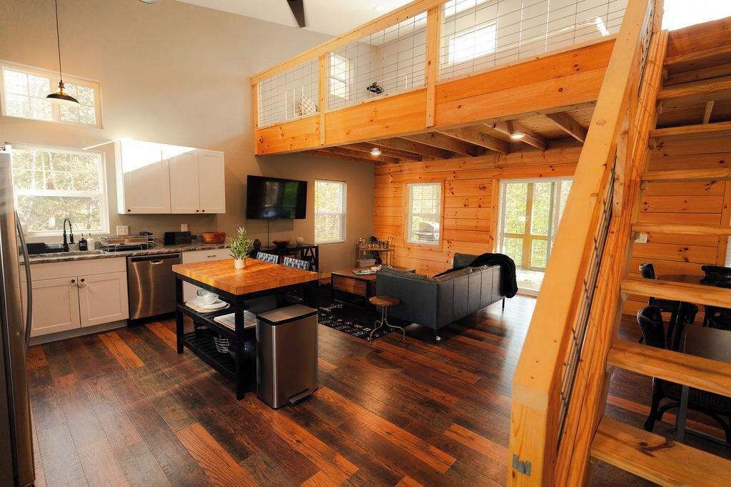 Cabin, Multiple Beds, Patio (The Treetop) | Living area