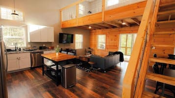Cabin, Multiple Beds, Patio (The Treetop) | Living area