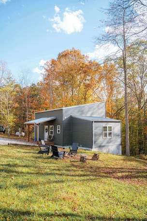Exterior. The Treetop Retreat Family Getaway in Scenic Hocking Hills