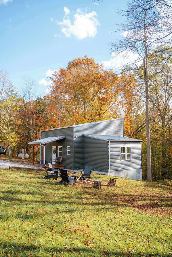 Exterior - The Treetop Retreat Family Getaway in Scenic Hocking Hills (Logan)