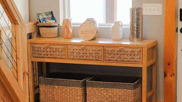 Cabin, Multiple Beds, Patio (The Treetop) | Interior