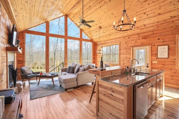 Cabin, 1 King Bed, Hot Tub (Fern Haven) | Interior