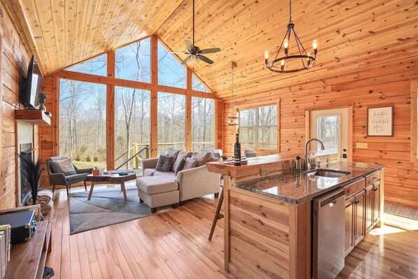Cabin, 1 King Bed, Hot Tub (Fern Haven) | Interior