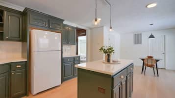 Cabin, Multiple Beds, Patio (Buckingham Woods) | Private kitchen