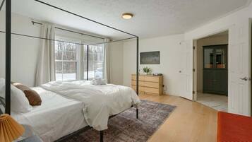 Cabin, Multiple Beds, Patio (Buckingham Woods) | 3 bedrooms, individually decorated, individually furnished, bed sheets