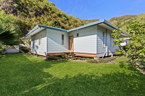 Front of property - Private 3BR Villa with pool (Moorea-Maiao)