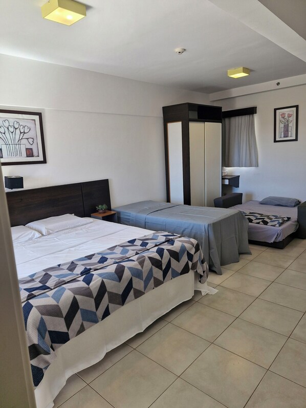 1 bedroom, iron/ironing board, internet, bed sheets - Panoramic View Flat (Bauru)