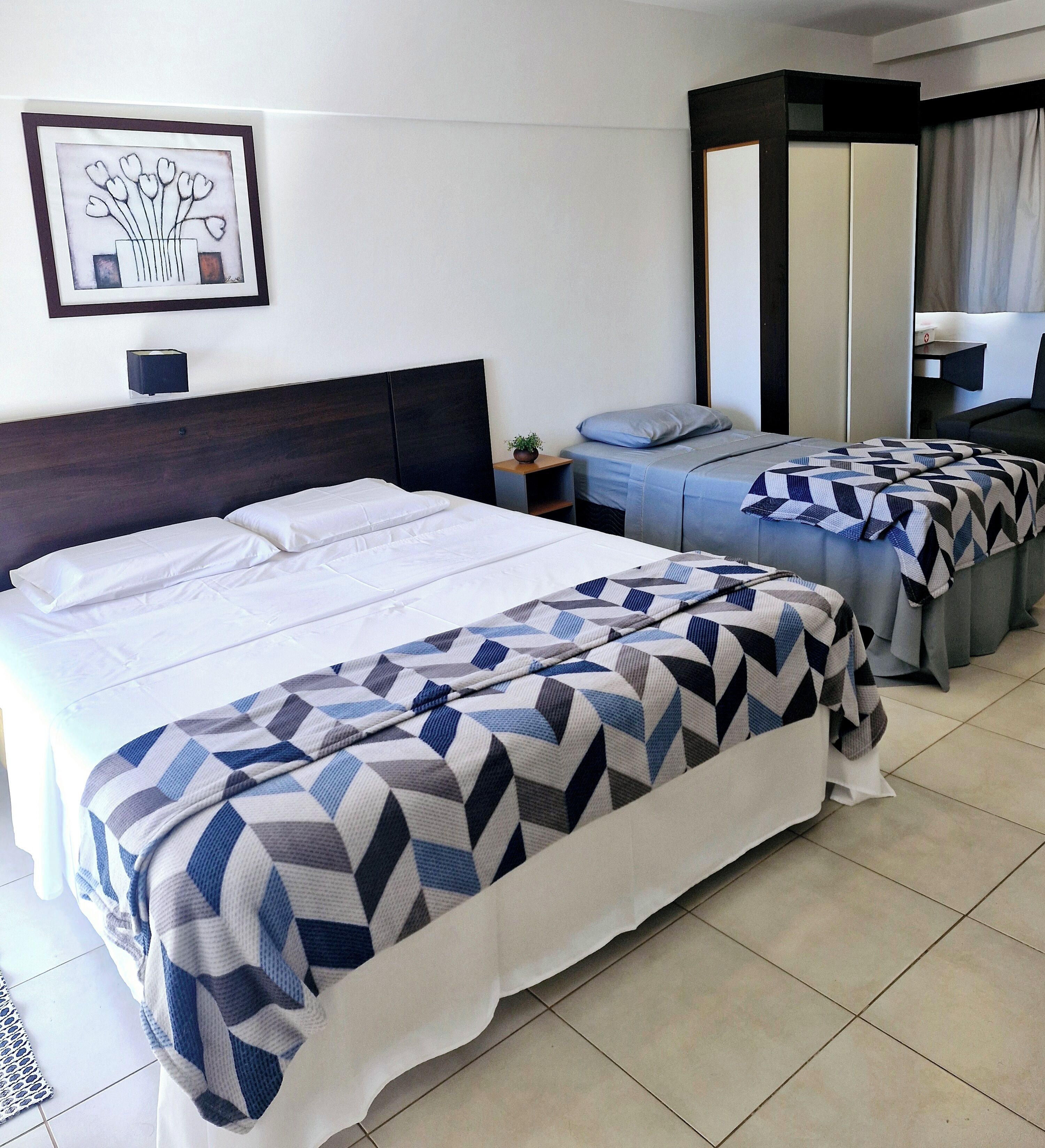 1 habitación, tabla de planchar con plancha, internet y ropa de cama 