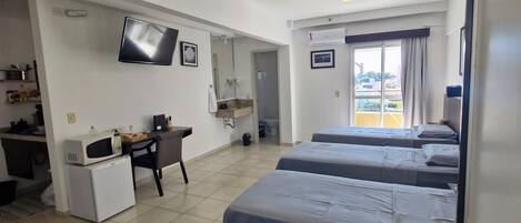 1 slaapkamer, een strijkplank/strijkijzer, internet, beddengoed