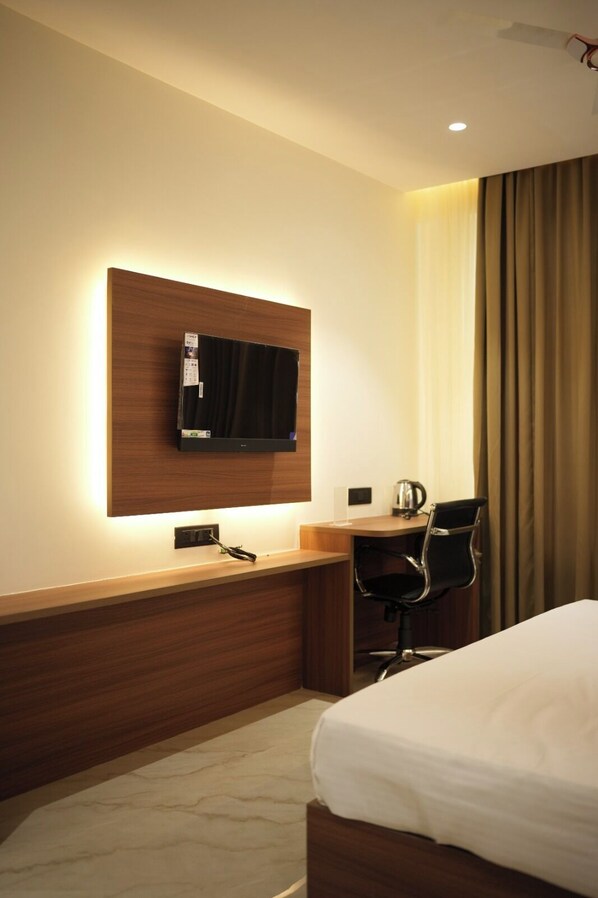 Deluxe Double Room, City View | Free WiFi