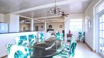 House, 6 Bedrooms, Private Pool, Garden View | Dining room