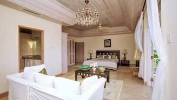 House, 6 Bedrooms, Private Pool, Garden View | Living room