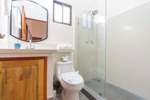 Handtücher, Seife, Shampoo, Toilettenpapier