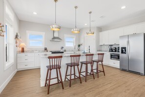 Mikroaaltouuni, uuni, liesi, astianpesukone