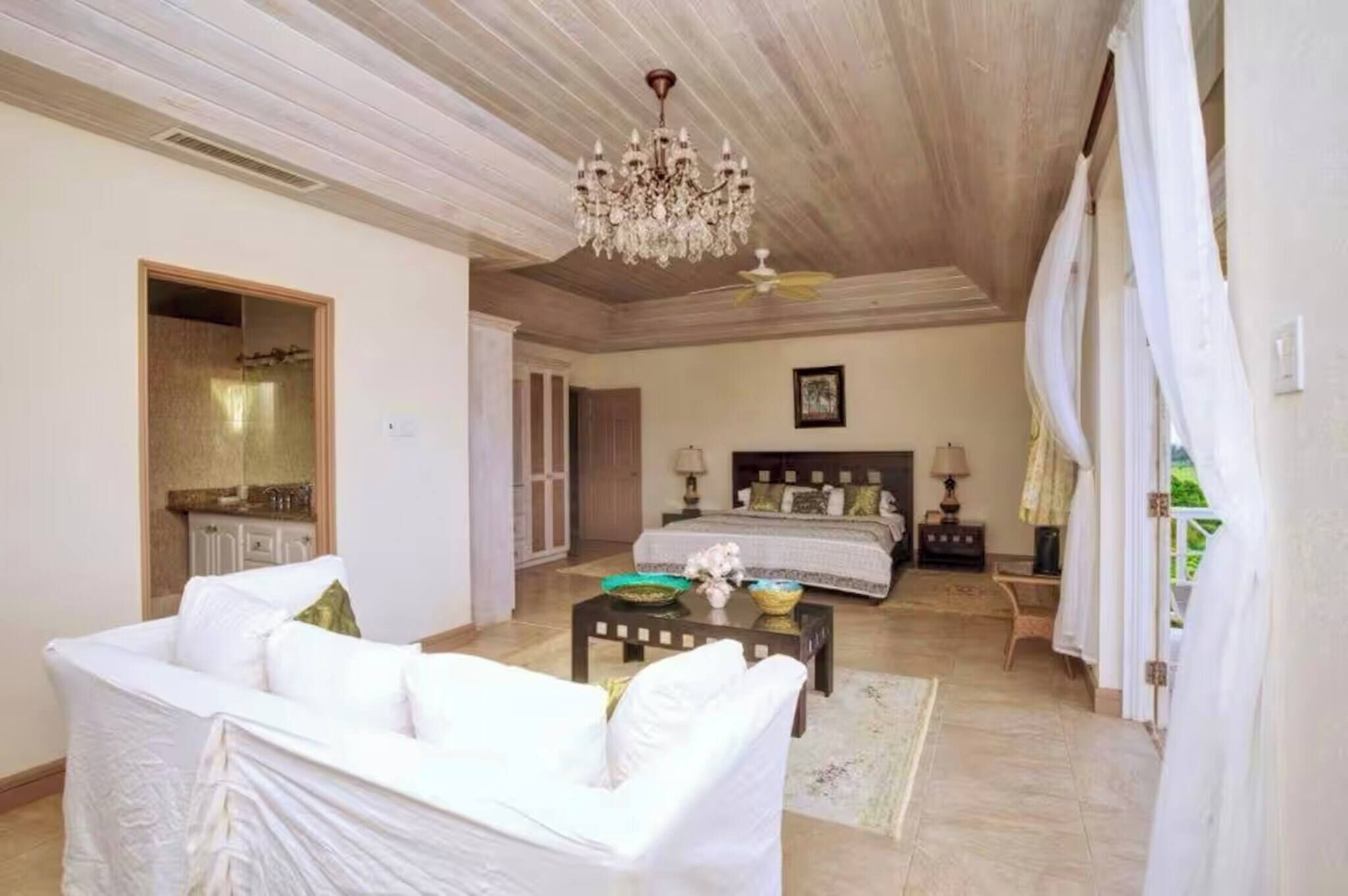 Casa, 5 habitaciones, alberca privada, vista al jardín | Sala de estar