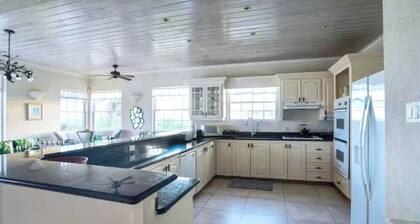 Landsdown House 5bd by Zenbreak