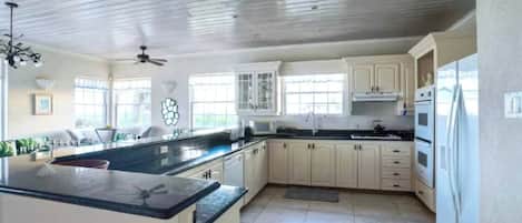 House, 4 Bedrooms, Private Pool, Garden View | Interior