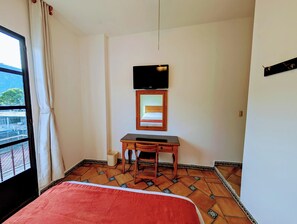 Habitació doble Deluxe, balcó, vistes a la muntanya | Escriptori i wifi gratuïta