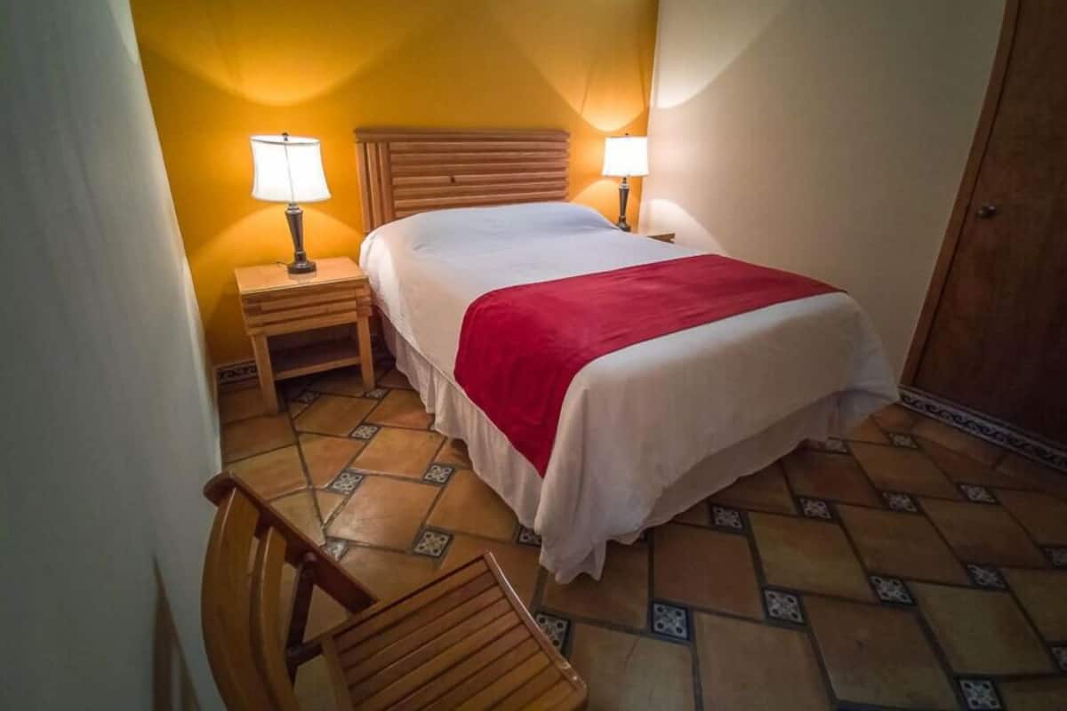 Economy Double Room | Desk, free WiFi