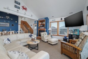 Smart-TV, DVD-spiller, bøker og filmbibliotek