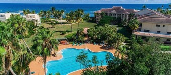 Everything is Irie! 2 bedroom! Walking distance to the pool and Caribbean Sea!