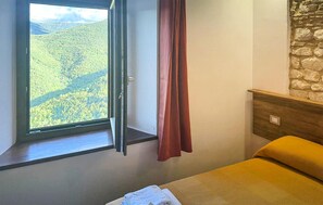 1 bedroom, travel crib, free WiFi