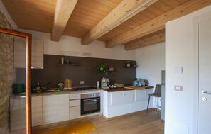Fridge, cookware/dishes/utensils