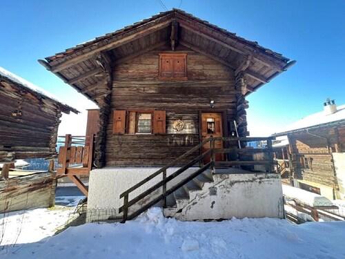Functional apartment in the center of the old village of Chandolin, for 2 to 4 people.Outside: 2.5-r